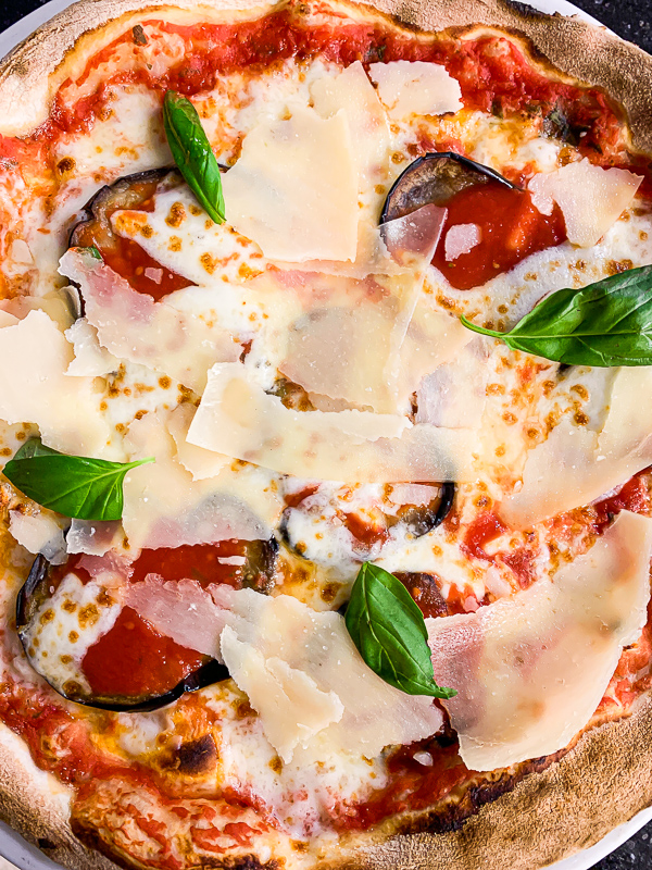 Pizzas au feux de bois italienne du restaurant " la Romana " proposant une cuisine italienne